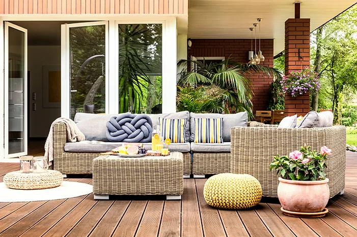 Gemütliche Sitzgruppe auf einer Terrasse